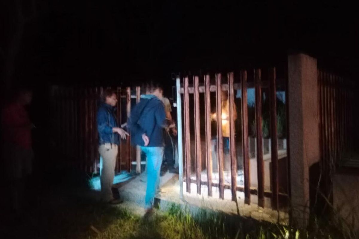 Caption: Aparat Reskrim Polres Nganjuk saat membekuk WP, Selasa (23/5/2023). Doc: Humas Polres Nganjuk