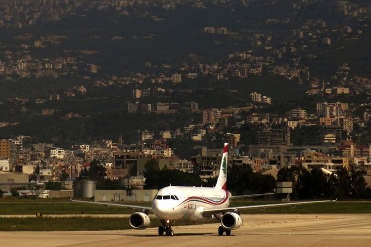 Pesawat milik maskapai Middle East Airport terlihat di bandara internasional Beirut Rafic Hariri, Lebanon, pada April 2014.