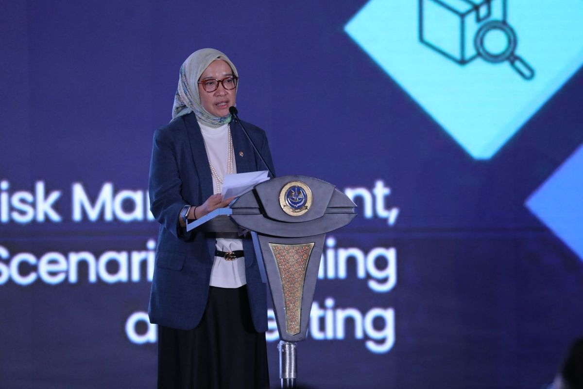 Menteri Pendayagunaan Aparatur Negara dan Reformasi Birokrasi (PANRB) Rini Widyantini dalam Rapat Koordinasi Teknis Kementerian Perhubungan 2025, di Kementerian Perhubungan, Jakarta, Senin (8/9/2015).
