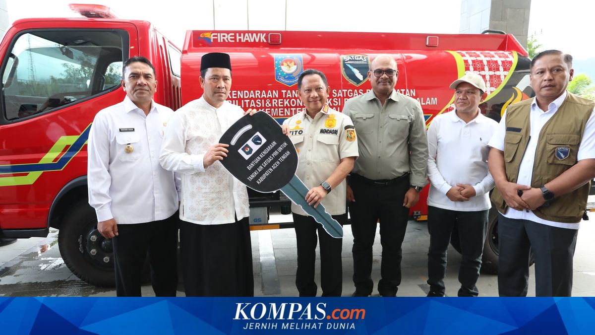 Dukung Pemulihan Pascabencana di Aceh Tengah, Kasatgas Tito Serahkan Kendaraan Tangki Air Multifungsi