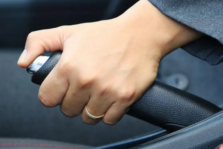 Ilustrasi rem tangan pada mobil 