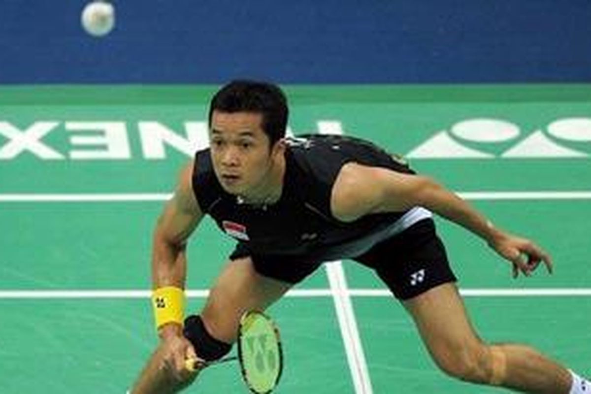 Taufik Hidayat of Indonesia eyes the shuttlecock during the mens singles round badminton match against Indias Parupalli Kashyap in the Yonex-Sunrise India Open Superseries 2011 at the Siri Fort Sports Complex in New Delhi on April 28, 2011. Hidayat won 21-17 , 21- 19.