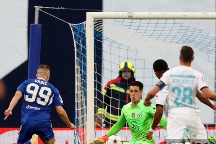 Striker Dinamo Zagreb, Mislav Orsic, mencetak gol ke gawang Chelsea pada laga perdana Grup E Liga Champions 2022-2023 di Stadion Maksimir, Selasa (6/9/2022) malam WIB. (Photo by Damir Sencar / AFP)