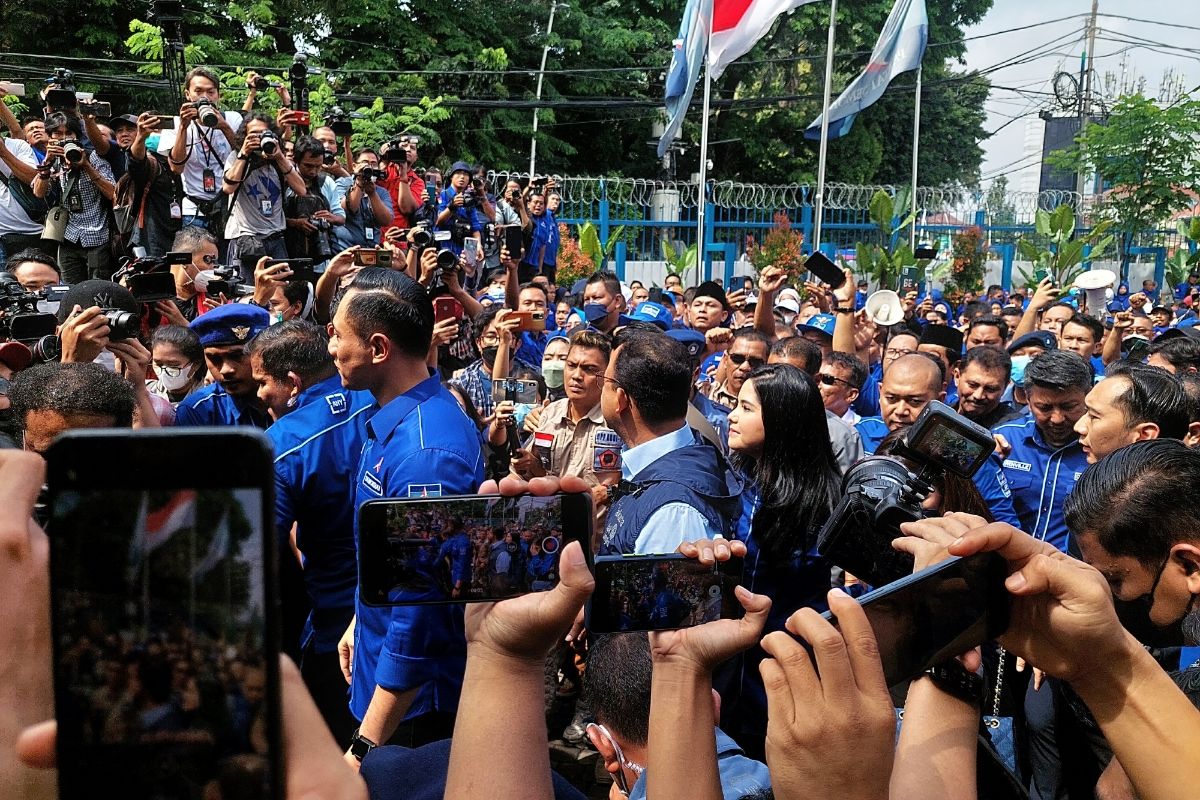 Gubernur DKI Jakarta Anies Baswedan saat mendatangi kantor Dewan Pimpinan Pusat (DPP) Demokrat, Menteng, Jakarta Pusat, pada Jumat (7/10/2022) pagi.