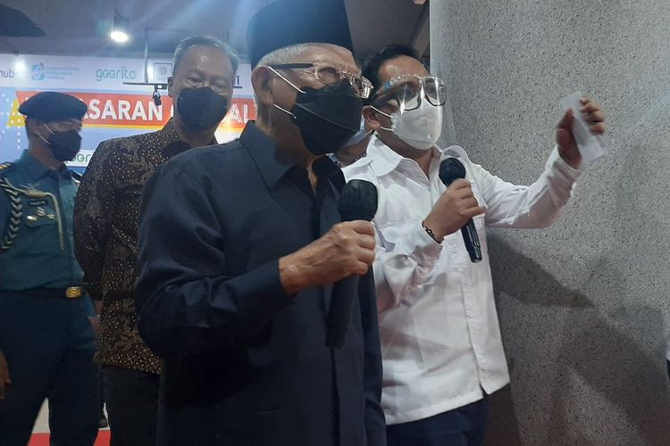 Wakil Presiden  Ma'ruf Amin saat menghadiri acara pencanangan Global Halal Hub di Tangerang, Banten, Kamis (27/1/2022). 