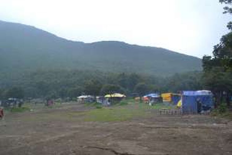 Suasana Pos pendakian Pondok Salada Gunung Papandayan, Garut, Jawa Barat, Minggu (21/2/2016).