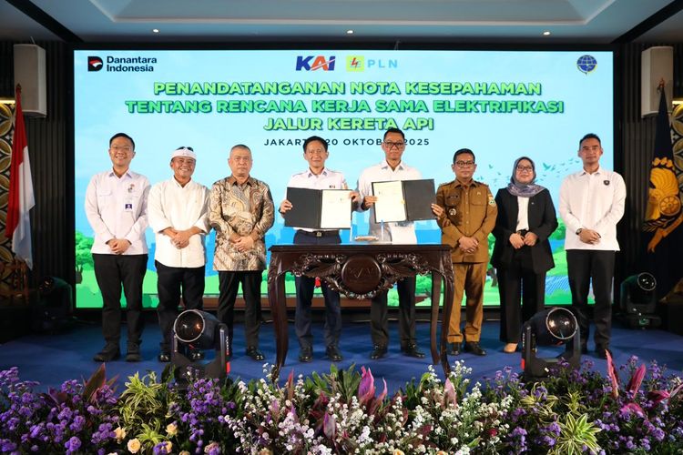 Dukung Transportasi Rendah Emisi, PLN Gandeng KAI Wujudkan Elektrifikasi Jalur Kereta Api