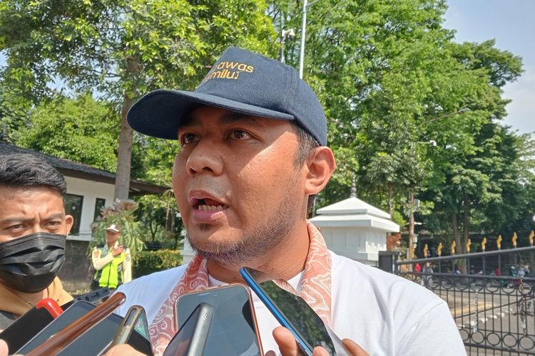 Ketua Bawaslu Jabar Zacky Muhammad Zam-zam usai usai kegiatan kampanye Berintegritas di depan halaman Gedung Sate, Kota Bandung, Minggu (6/10/2024).