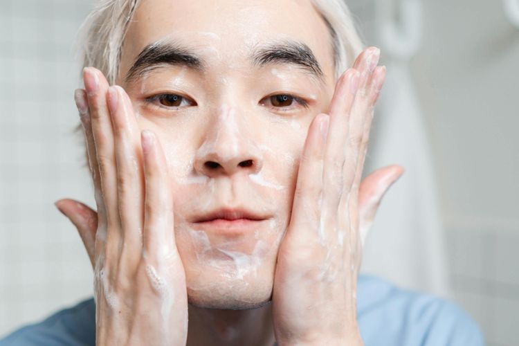 Tahapan Skincare Pemula untuk Pria Menurut Dokter Kulit