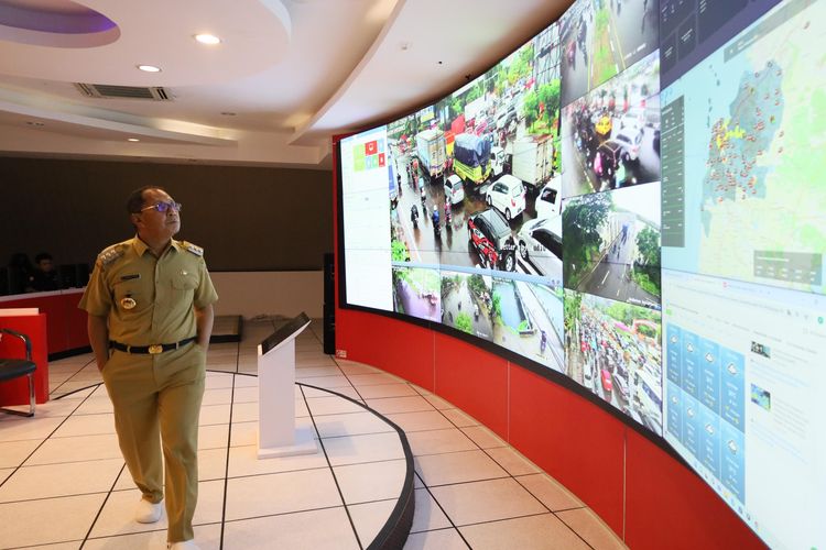 Kota Makassar berhasil mencatatkan nilai Smart City 3,64 dalam evaluasi tahap II program Gerakan Menuju Kota Cerdas (Smart City) 2024 yang diinisiasi Kementerian Komunikasi dan Digital (Kemkodigi) RI.  