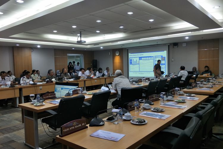 Suasana rapat antara Komisi B DPRD DKI Jakarta dengan PT Transjakarta dan PT LRT Jakarta, Rabu (7/6/2023).