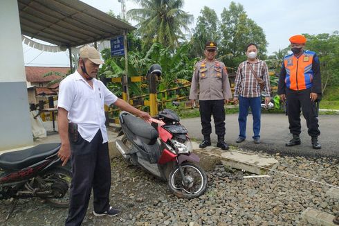 Nekat Terobos Palang Pintu, Pengendara Motor di Kebumen Terserempat Kereta Api Sawunggalih