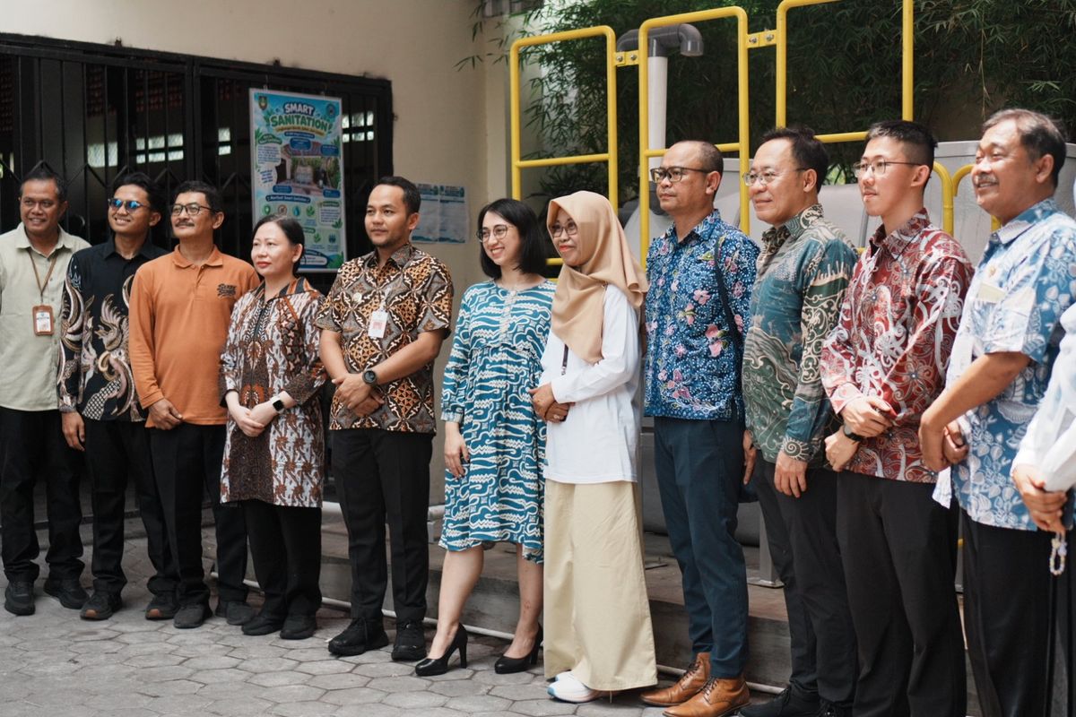 Kunjungan ke inovasi Smart Sanitation di SMPN 4 Surakarta dilakukan Wali Kota Surakarta, Perwakilan Pijar Foundation, Kemenkes, Asia Institute of Technology (AIT) Thailand, dan Kepala Perangkat Daerah Surakarta.