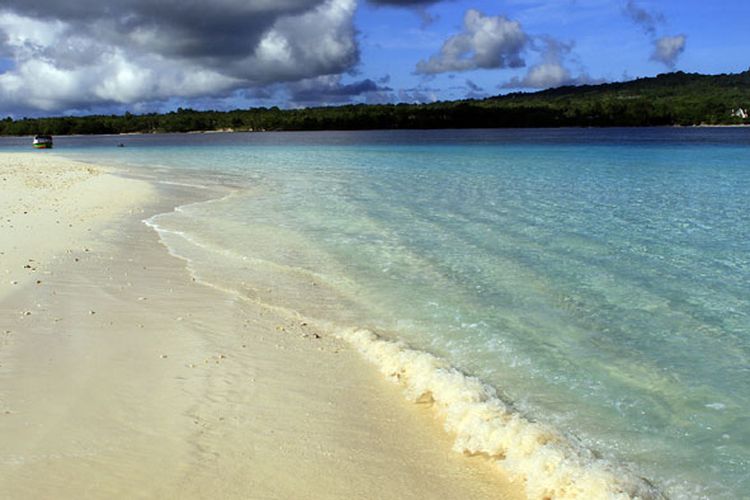 Pulau Sara di Kabupaten Kepulauan Talaud, Sulawesi Utara.