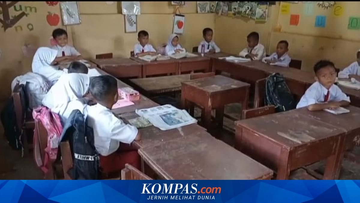 Murid SD di Kampar Belajar di Ruang Bekas WC