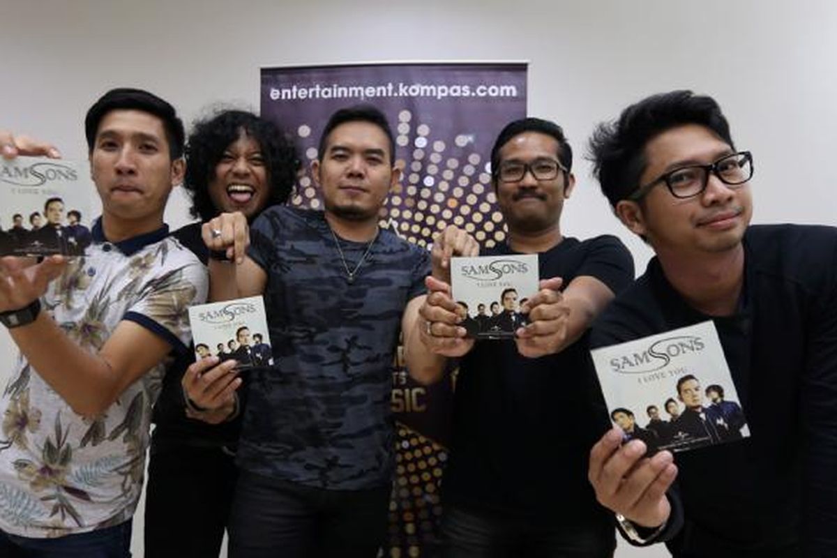 Grup band Samsons mengenalkan single terbaru mereka yang berjudul I Love You di Gedung Kompas Gramedia, Palmerah Barat, Jakarta, Senin (16/1/2017).