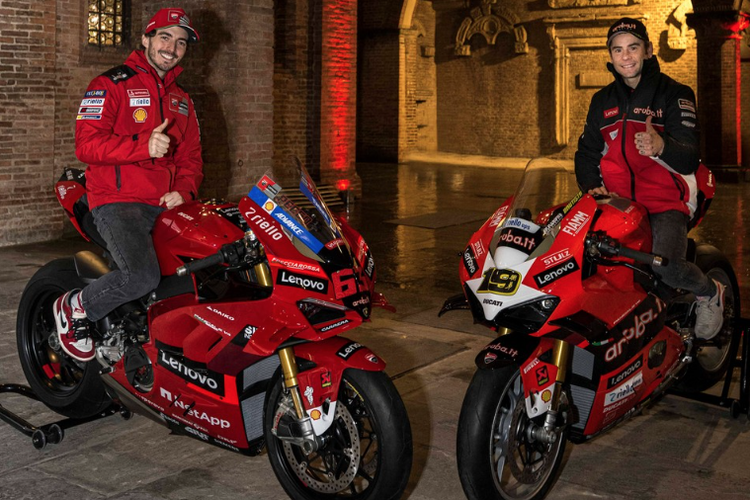 Ducati dikabarkan bakal menjual replika motor Francesco Bagnaia dan Alvaro Bautista yang menjadi juara dunia pada ajang MotoGP dan WSBK 2022.
