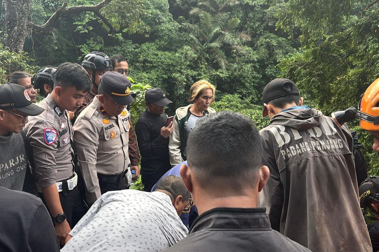 Kronologi Travel Pekanbaru-Padang Masuk Jurang di Lembah Anai, Sopir Diduga Hilang Kendali