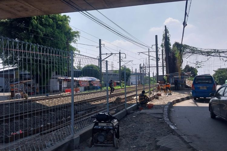 Mobil-Pejalan Kaki Kerap Tertabrak Kereta, Pelintasan Rel di Bogor Ditutup Pagar
