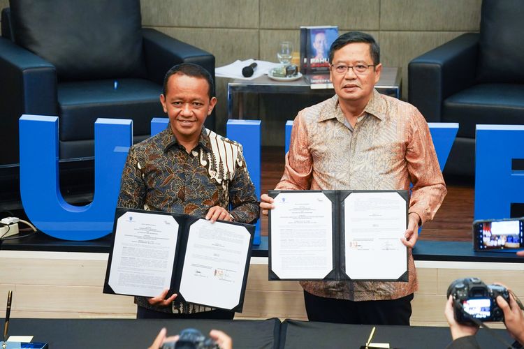 Penandatangan MoU oleh Menteri Investasi/Kepala BKPM, Balil Lahadalia dan Rektor Binus University, Harjanto Prabowo di Binus University Kampus Alam Sutera, Rabu (15/6/2023).