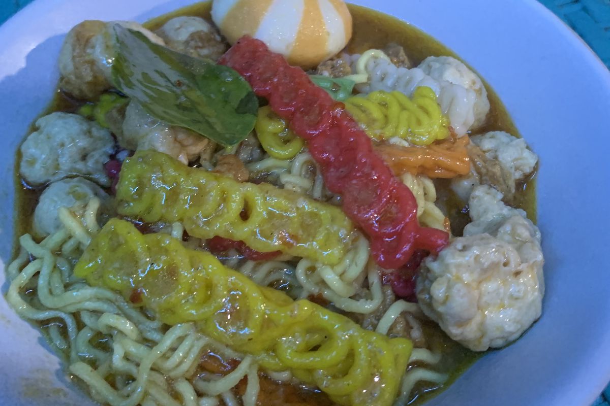 Seblak Tulang Sultan di Jalan Teuku Umar, Bandung, Jawa Barat. Tempat makan seblak enak di Bandung.