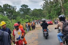 Ada Pemotongan Pohon di Hutan Tleseh, Arus Lalu Lintas Jalan Yogyakarta-Wonosari Sempat Buka Tutup