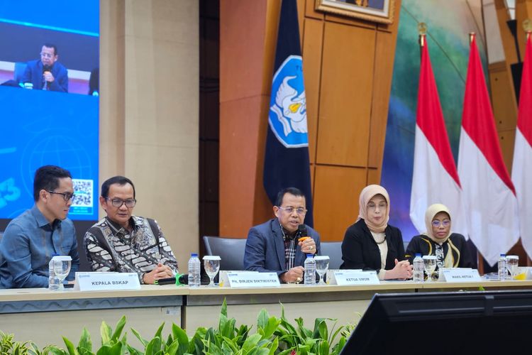 Kepala BSKAP Kemendikbud Ristek, Anindito Aditomo saat acara peluncuran SNPMB 2024 di Gedung Kemendikbud Ristek, Jakarta, Jumat (8/12/2023).