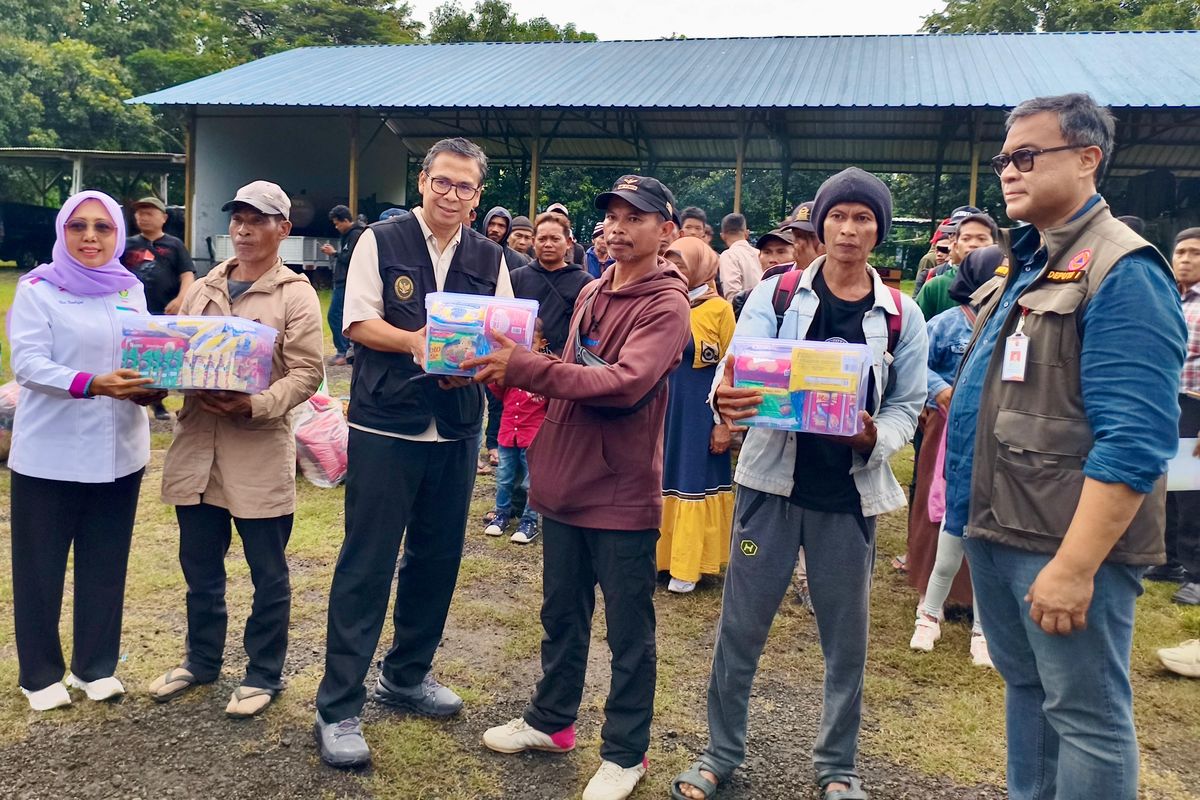 Pemerintah Provinsi (Pemprov) Jawa Tengah (Jateng) memulangkan 100 warganya yang terdampak banjir di Sumatera, khususnya di Bener Meriah, Aceh. Para warga telah berada di pengungsian selama sekitar tiga pekan.