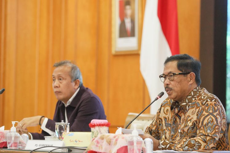 Penjabat (Pj) Gubernur Jateng Nana Sudjana saat menerima kunjungan Komisi II Dewan Perwakilan Rakyat (DPR) Republik Indonesia (RI) di Kantor Gubernur Jawa Tengah, Selasa (4/6/2024). 
