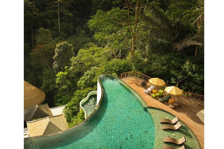 Cicada Luxury Resort Ubud dikelilingi panorama alam indah. 