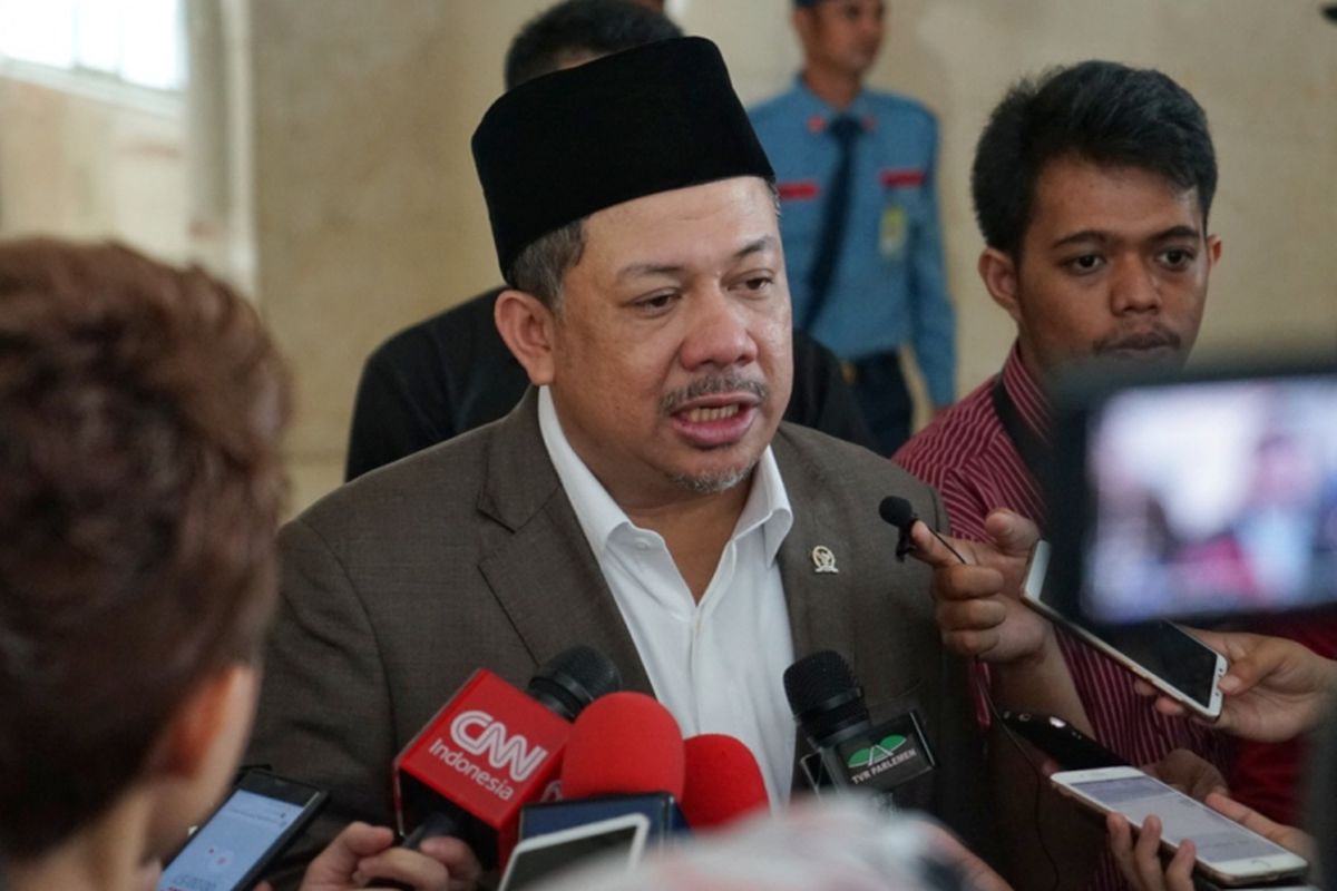 Wakil Ketua DPR Fahri Hamzah saat ditemui seusai Sidang Paripurna Masa Sidang I Tahun 2018-2019 di Kompleks Parlemen, Senayan, Jakarta, Selasa (2/10/2018).