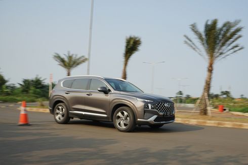 Merasakan Performa Hyundai Santa Fe Bensin, Berapa Konsumsi BBM-nya?