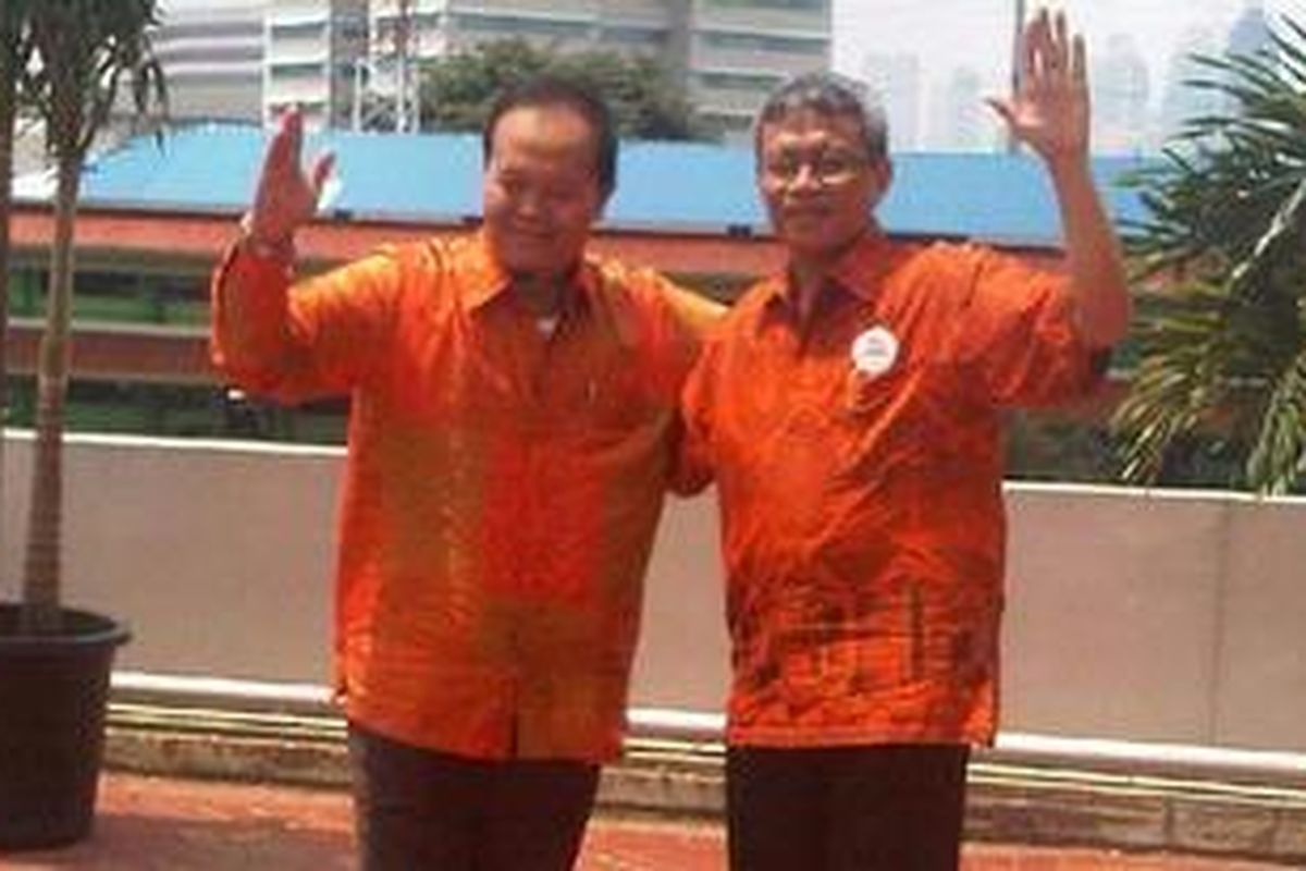Bakal calon Gubernur dan bakal calon Wakil Gubernur Hidayat Nur Wahid dan Didik J Rachbini, Senin (16/4/2012), berkunjung ke kantor Redaksi Kompas. Dalam kunjungannya, Hidayat-Didik yang didampingi Triwisaksana menjelaskan panjang lebar program-program yang akan dilakukannya jika terpilih menjadi DKI-1 dan DKI-2.
