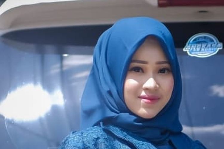 Foto Quthrin Nada Rahmatina usai ikuti prosesi penyematan sarjana sebulan sebelum dikabarkan hilang, Senin (1/7/2025)