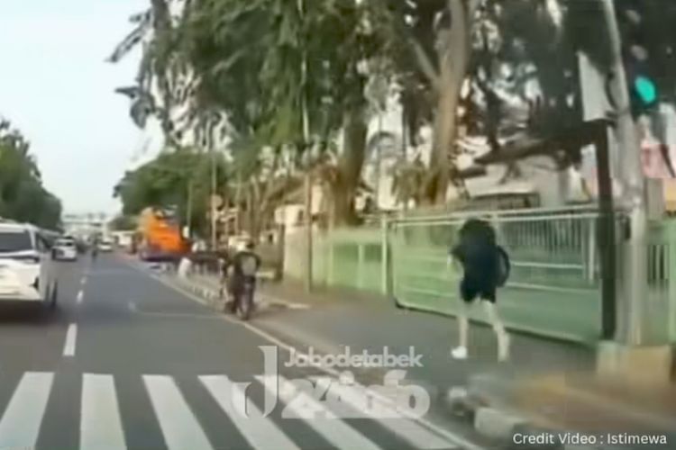 WNA Asal Jerman Dijambret di Lapangan Banteng Jakpus, Korban Sempat Kejar Pelaku