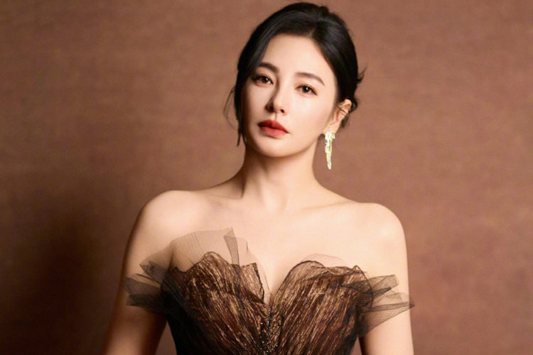 Zhang Yuqi Dikritik Usai Marahi Penontonnya yang Hanya Check Out Barang Tanpa Lakukan Pembayaran