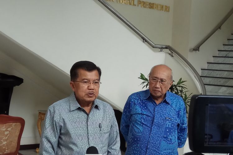 Wakil Presiden RI Jusuf Kalla mengatakan Pemerintah akan mendukung segala bentuk penguatan terhadap Komisi Pemberantasan Korupsi (KPK), termasuk revisi Undang-Undang lembaga anti-rasuah tersebut. Jakarta, Selasa (22/8/2017).