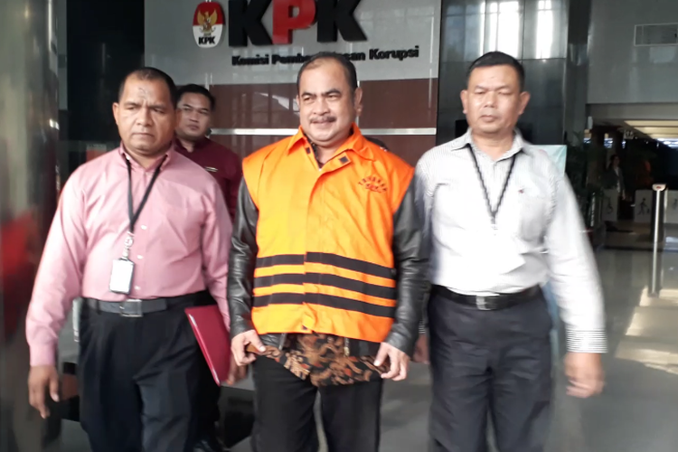 Komisi Pemberantasan Korupsi menahan anggota DPRD Kota Malang Bambang Sumarto, Kamis (29/3/2018).
