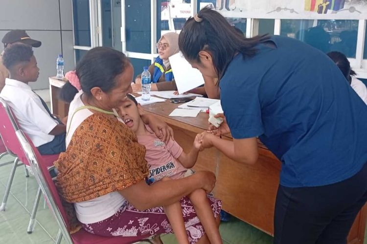 Anak dan Remaja Disabilitas di Satar Mese Ikuti Pemeriksaan Kesehatan dan Trauma Healing