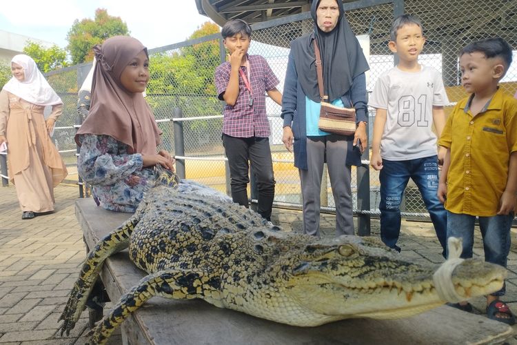 Cerita Warga Sumut Bawa Anak Berwisata saat Libur Lebaran
