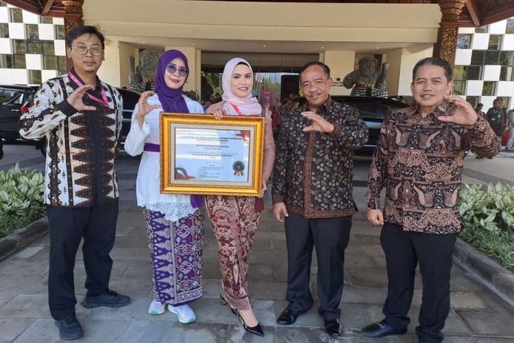 Puskesmas Pulomerak, Kota Cilegon, Banten, meraih predikat Menuju Wilayah Bebas Korupsi (WBK) dari Kementerian Pendayagunaan Aparatur Negara dan Reformasi Birokrasi (Kemenpan-RB). 