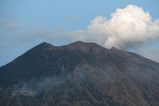 Gunung Agung Kembali Erupsi, Semburan Setinggi 2 Kilometer