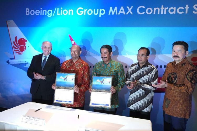 Suasana acara peresmian pembelian 50 unit pesawat Boeing 737 MAX 10 oleh Lion Air Group di Grand Hyatt, Jakarta Pusat, Selasa (10/4/2018). Turut hadir Menteri Perhubungan Budi Karya Sumadi, Duta Besar Malaysia untuk Indonesia sekaligus founder Lion Air Group Rusdi Kirana, Duta Besar AS untuk Indonesia Joseph R Donovan Jr, President and CEO Lion Air Group Edward Sirait, serta Senior VP Asia Pacific and India Sales Boeing Commercial Airplanes Dinesh Dakar.