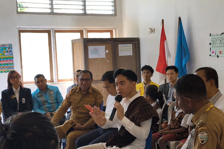 Tinjau Pembangunan KDMP yang Rusak SD di Ende, Gibran: Tentukan Lokasi Baru
