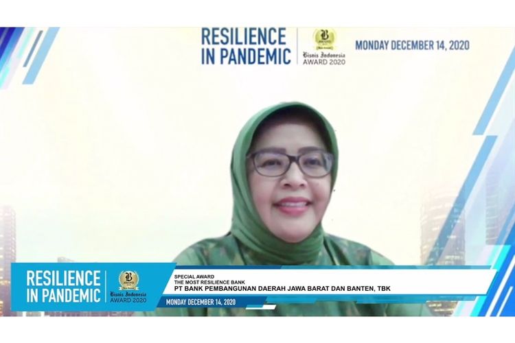 Direktur Keuangan & Manajemen Risiko bank bjb Nia Kania menerima penghargaan kategori The Most Resilience Bank pada ajang Bisnis Indonesia Award (BIA) 2020 secara virtual, Senin (14/12/2020) 