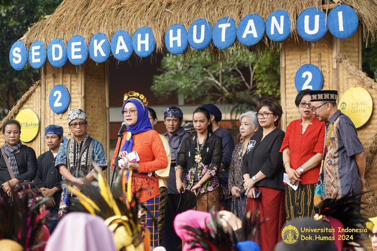 Universitas Indonesia (UI) melalui Komunitas Bakul Budaya Fakultas Ilmu Pengetahuan Budaya (FIB) dan Makara Art Center (MAC) mengadakan rangkaian Sedekah Hutan UI 2024 bertajuk ?Upaya Pelestarian Lingkungan melalui Kearifan Lokal dan Gaya Hidup yang Berkelanjutan (Ramah dari Rumah)?.