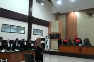 Eksepsi Dokter Tifa Dikabulkan, Hakim dan Jaksa Langsung Tinggalkan Ruang Sidang