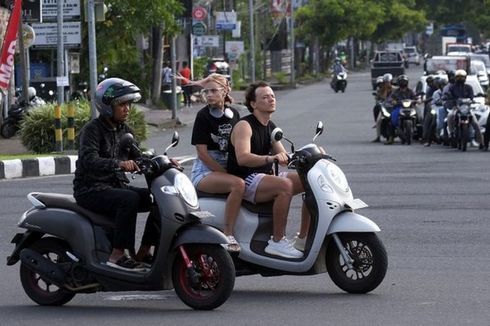 Helm Jatuh di Jalan, Sebabkan Pengendara Motor Kecelakaan 