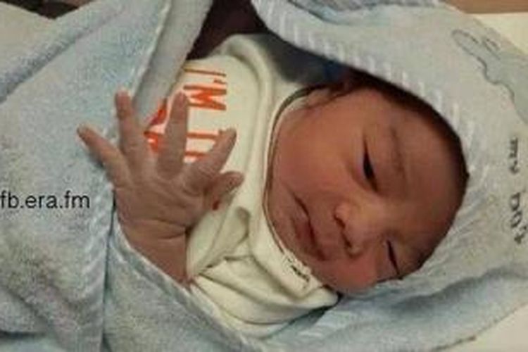 Bayi Muhammad Harzin lahir 73 hari setelah pesawat Malaysia Airlines MH370 tempat ayahnya bekerja hilang dalam perjalanan dari Kuala Lumpur menuju Beijing.