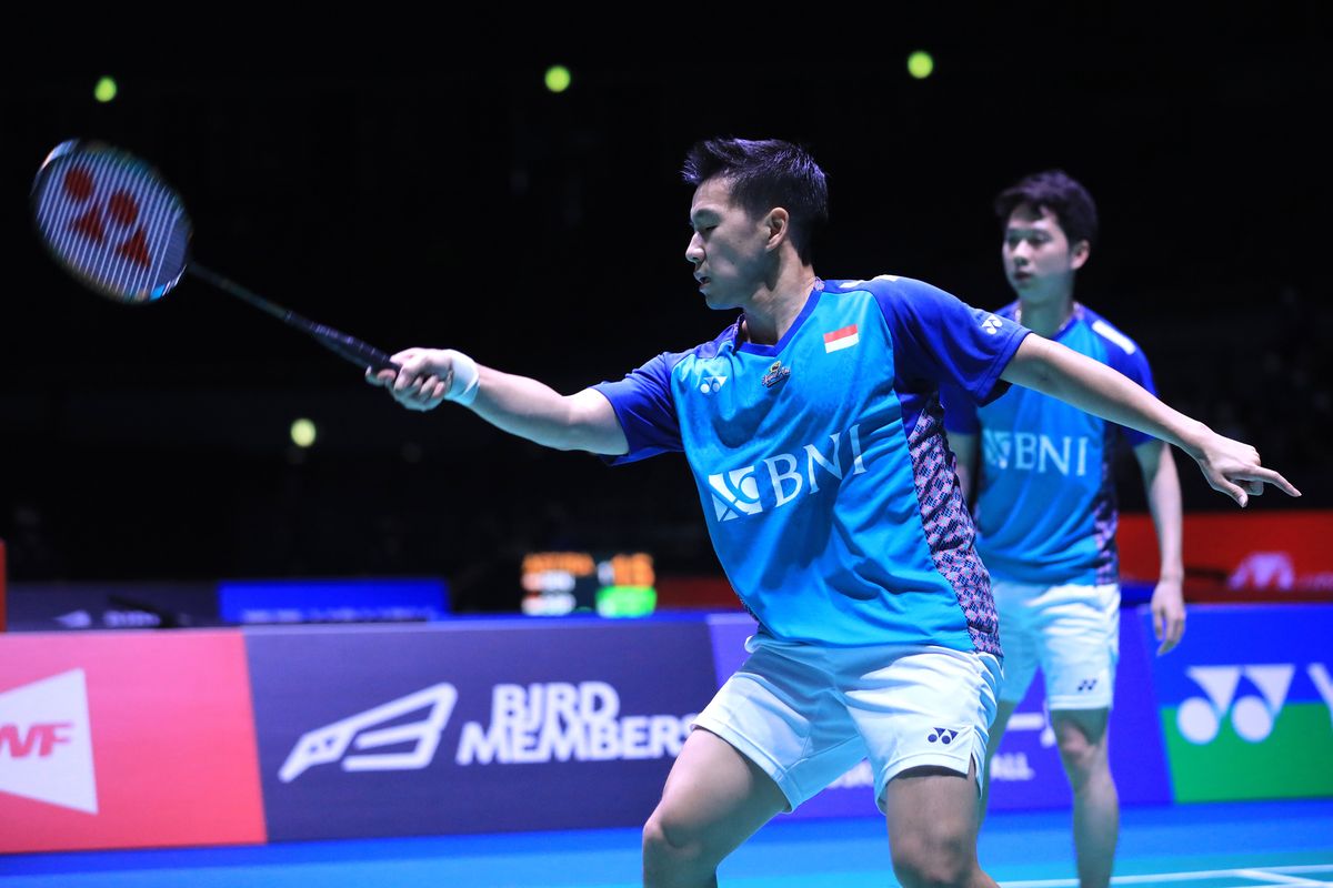 Marcus Fernaldi Gideon dan Kevin Sanjaya saat tampil dalam babak 32 besar Japan Open 2022 di Maruzen Intec Arena Osaka, Jepang, pada Selasa (30/8/2022). Terkini, Marcus/Kevin harus mengakui keunggulan wakil Korea Selatan, Kim Gi Jung/Kim Sa Rang, pada 16 besar Japan Open 2022. Marcus/Kevin kembali mengalami penurunan posisi di ranking BWF. Per Selasa (27/9/2022), Marcus/Kevin berada di peringkat ketiga, turun satu anak tangga dari posisi mereka pekan lalu.
